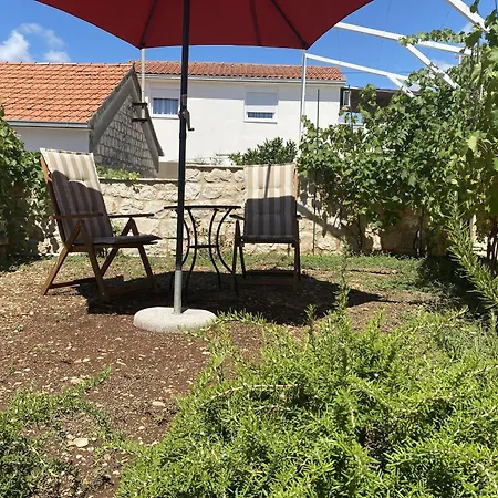 House Little Flower 2 Hébergement de vacances