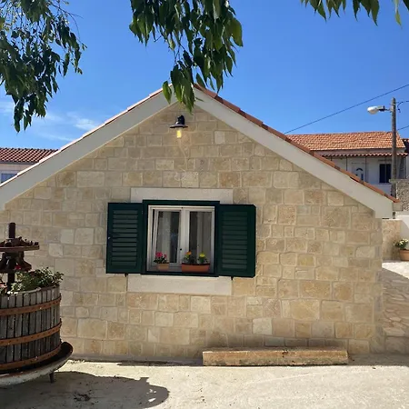 Semesterbostad House Little Flower 2 *