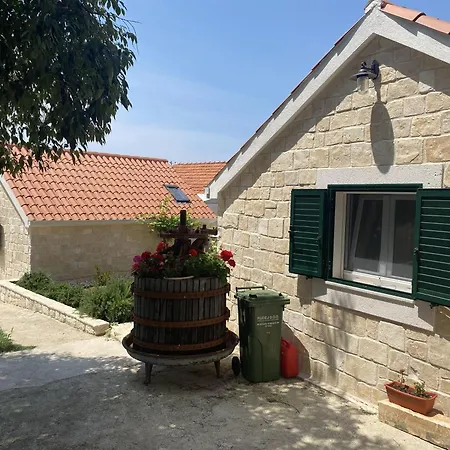 Semesterbostad House Little Flower 2 Trogir