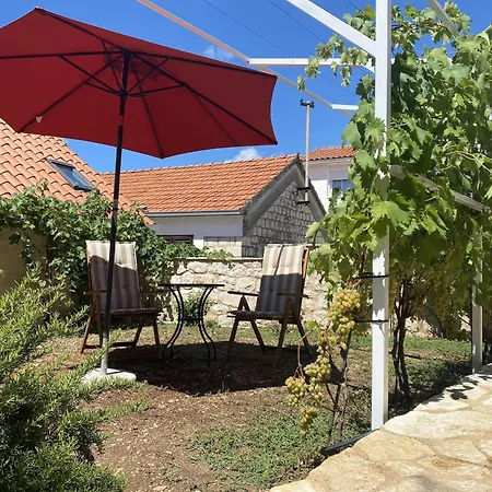 House Little Flower 2 Semesterbostad Trogir