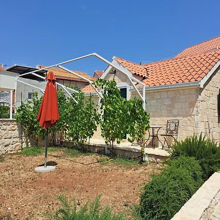 Semesterbostad House Little Flower 2 Trogir