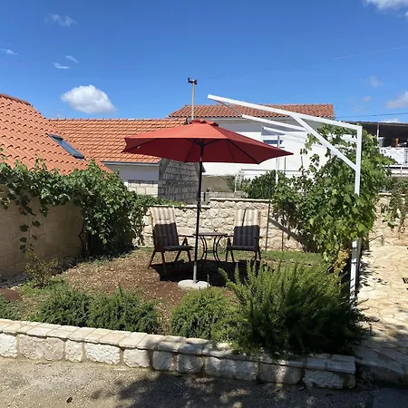 House Little Flower 2 Tatil Evi